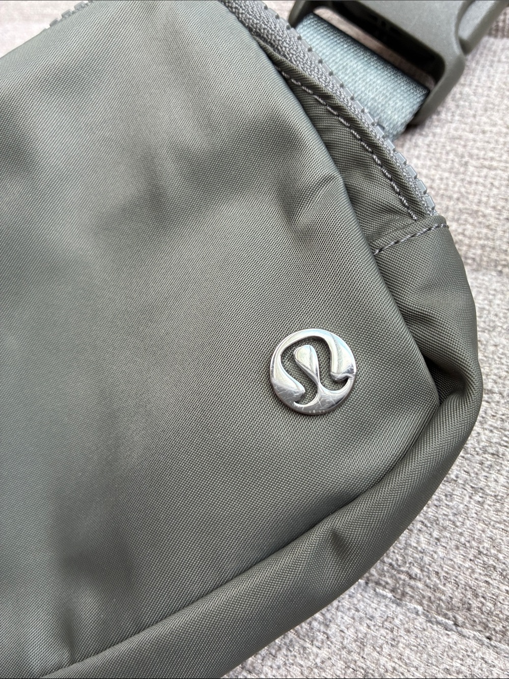 Lululemon 1L Everywhere Belt Bag (Olive or Gray) - Picture 2 of 12